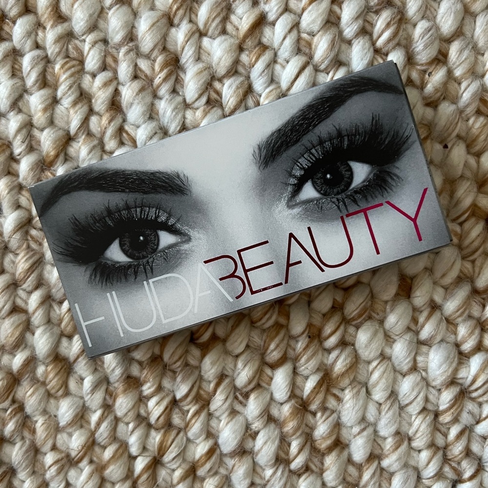 Huda Beauty Claudia #6 Faux Lashes